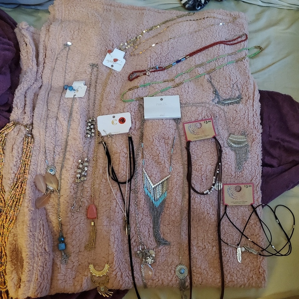 Lot of 15+ chokers and pendants!